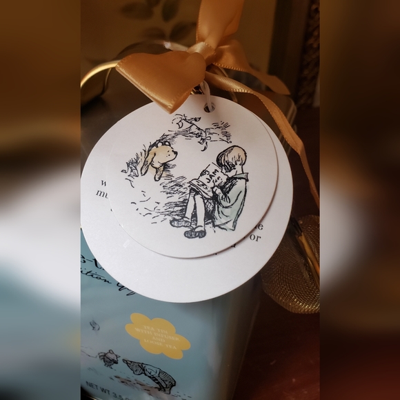 🆕️💛Winnie-the-Pooh Tea Tin with Infuser and Loose tea NWT - Picture 2 of 5